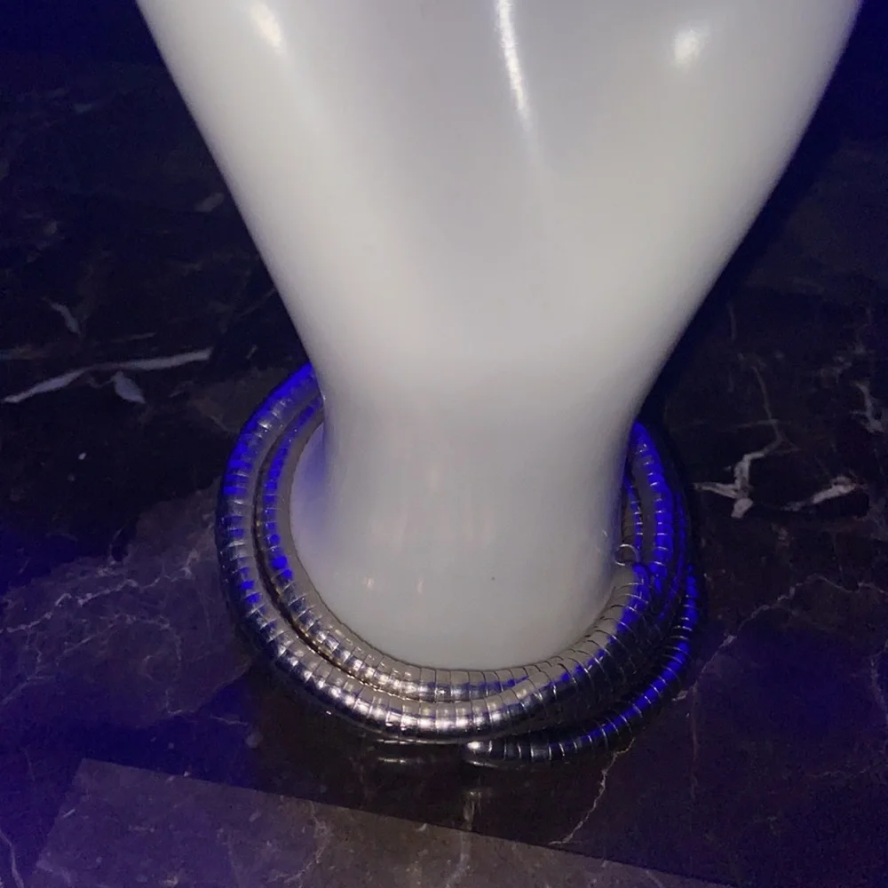 Beautiful Silvertone Expandable Bracelet One Size - Picture 4 of 4